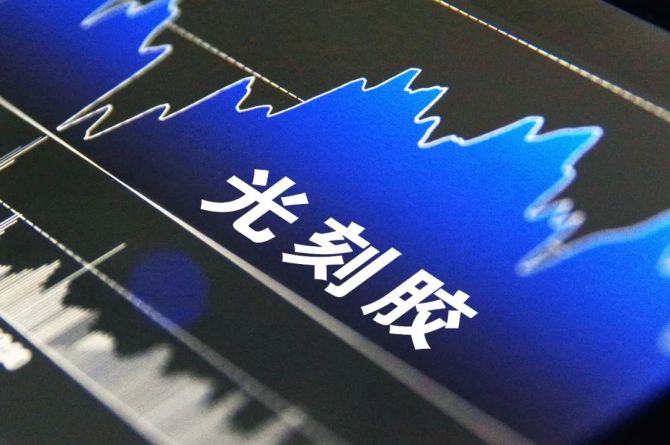 ICP等离子去胶机依托晟鼎多年的光刻去胶的经验积累,采用高密度、低损伤等离子源设计,同时配备晟鼎成熟的远程ICP技术,达到高水平的去胶速率,并实现去胶损伤抑制;采用独立腔室结构设计,实现均匀的流场分布,去胶均匀性表现优异。 ICP等离子去胶机依托晟鼎多年的光刻去胶的经验积累,采用高密度、低损伤等离子源设计,同时配备晟鼎成熟的远程ICP技术,达到高水平的去胶速率,并实现去胶损伤抑制;采用独立腔室结构设计,实现均匀的流场分布,去胶均匀性表现优异。